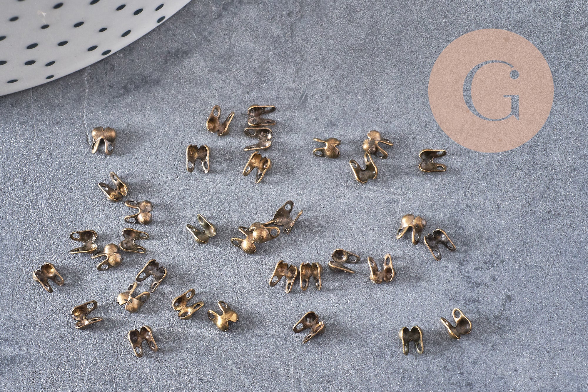 Connecteurs bronze avec trou 3mm, x10 (G0656)