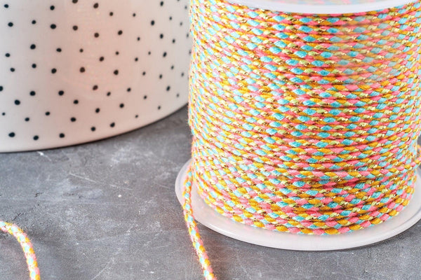 Cordon tressé jaune rose turquoise fil doré 1.5mm-2mm, x1 mètre (G8124)