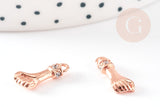 EP-Breloque main poing laiton or rose 18k cristal zircon, x1 G4470