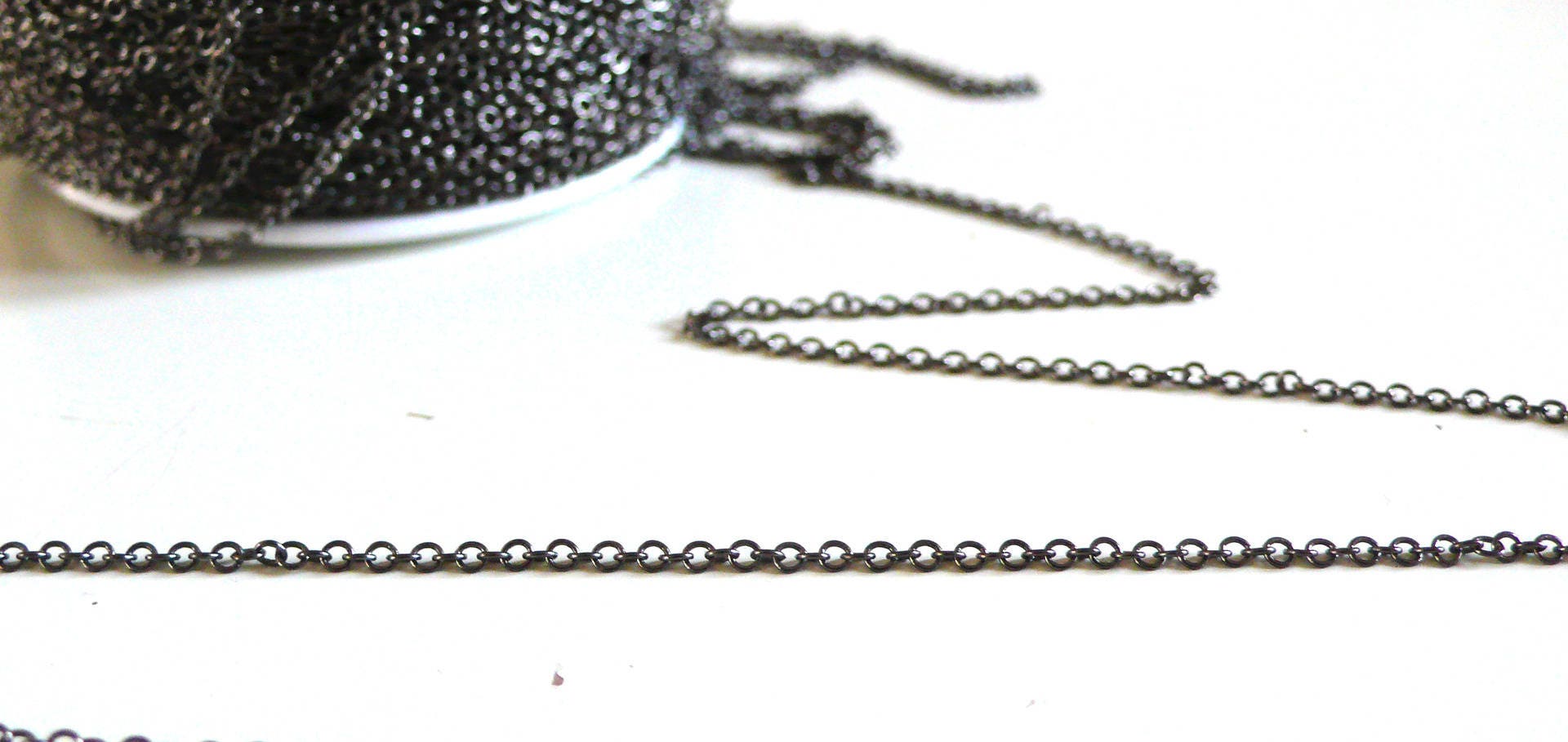 EP Chaine fine metalgun forçat, chaine noire bijou, création bijoux, grossiste chaine,1.5 mm, bobine Complète,92 mètres,G2386