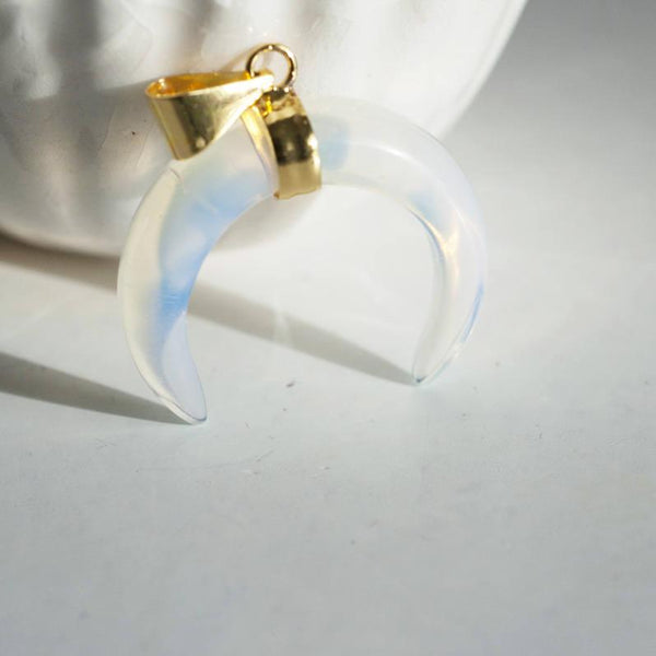 EP Pendentif Lune opalite,opalite blanche,creation bijou, Pendentif bijoux, pendentif pierre,lune, opale, pendentif croissant,32mm