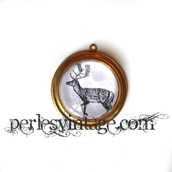 EP Pendentif cerf en noir et blanc en laiton doré