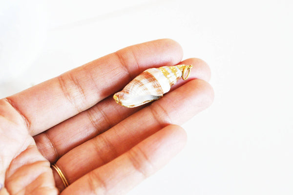 EP Pendentif coquillage beige spirale doré, pendentif doré,Pendentif coquillage bijoux,coquillage bijou,coquillage or,38mm, x1,G2665