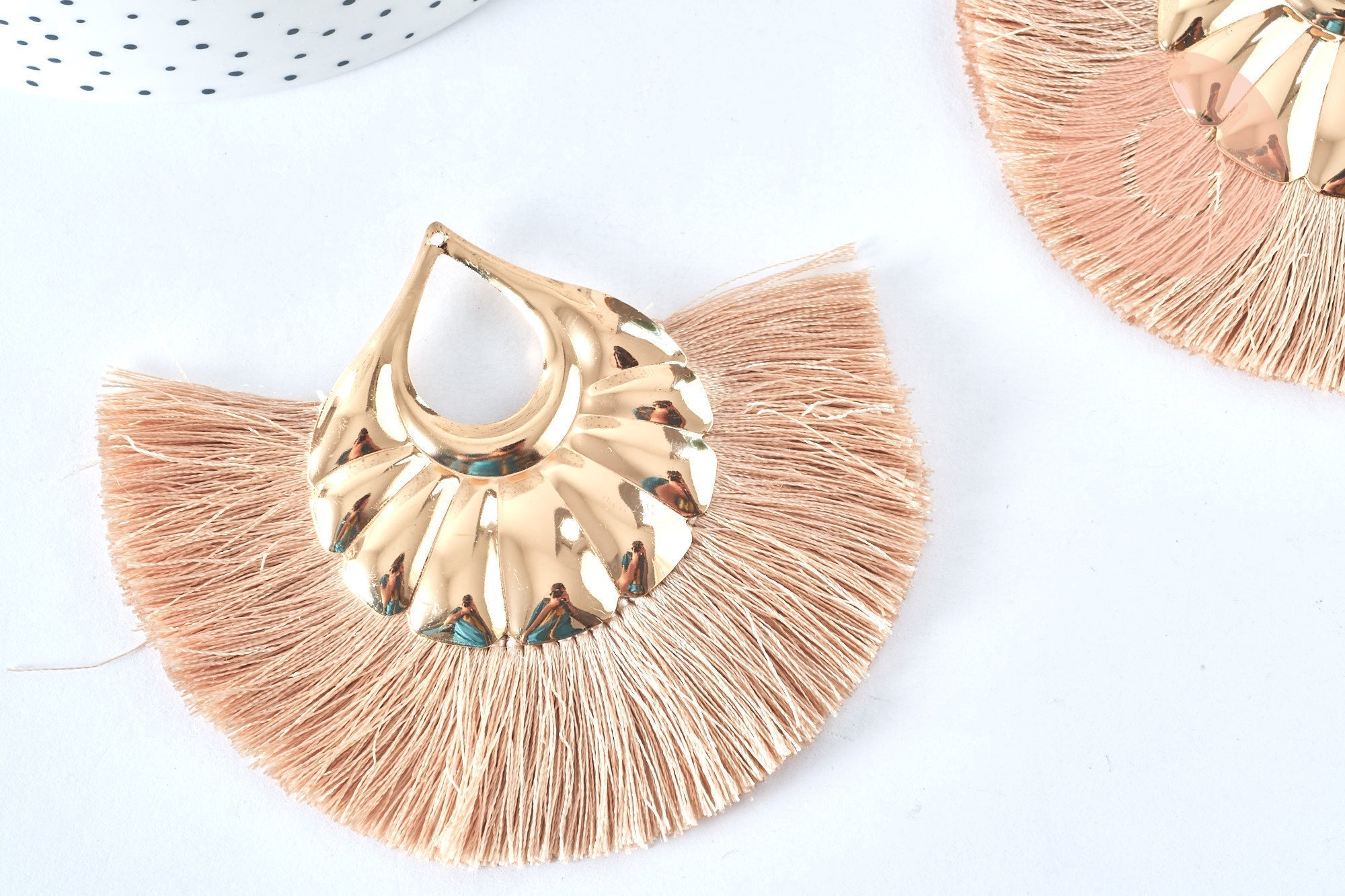 EP Pendentif large pompon fil rose beige support doré,pendentif en fil sur support doré, 85-92mm, x 2 G6839