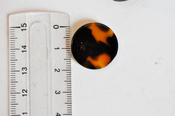 EP Pendentif rond écaille, fourniture bijoux, perle acétate, création bijoux, perles plastique,connecteur plastique,x 2, 2.2cm-G624