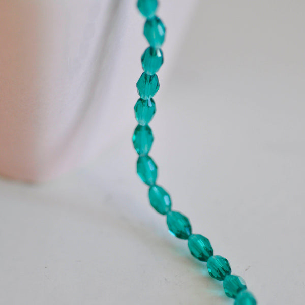 EP Perles verre vert, Perles verre, perle forme ovale, fourniture créative, grain de riz, vert emeraude topaze, x 50-G716