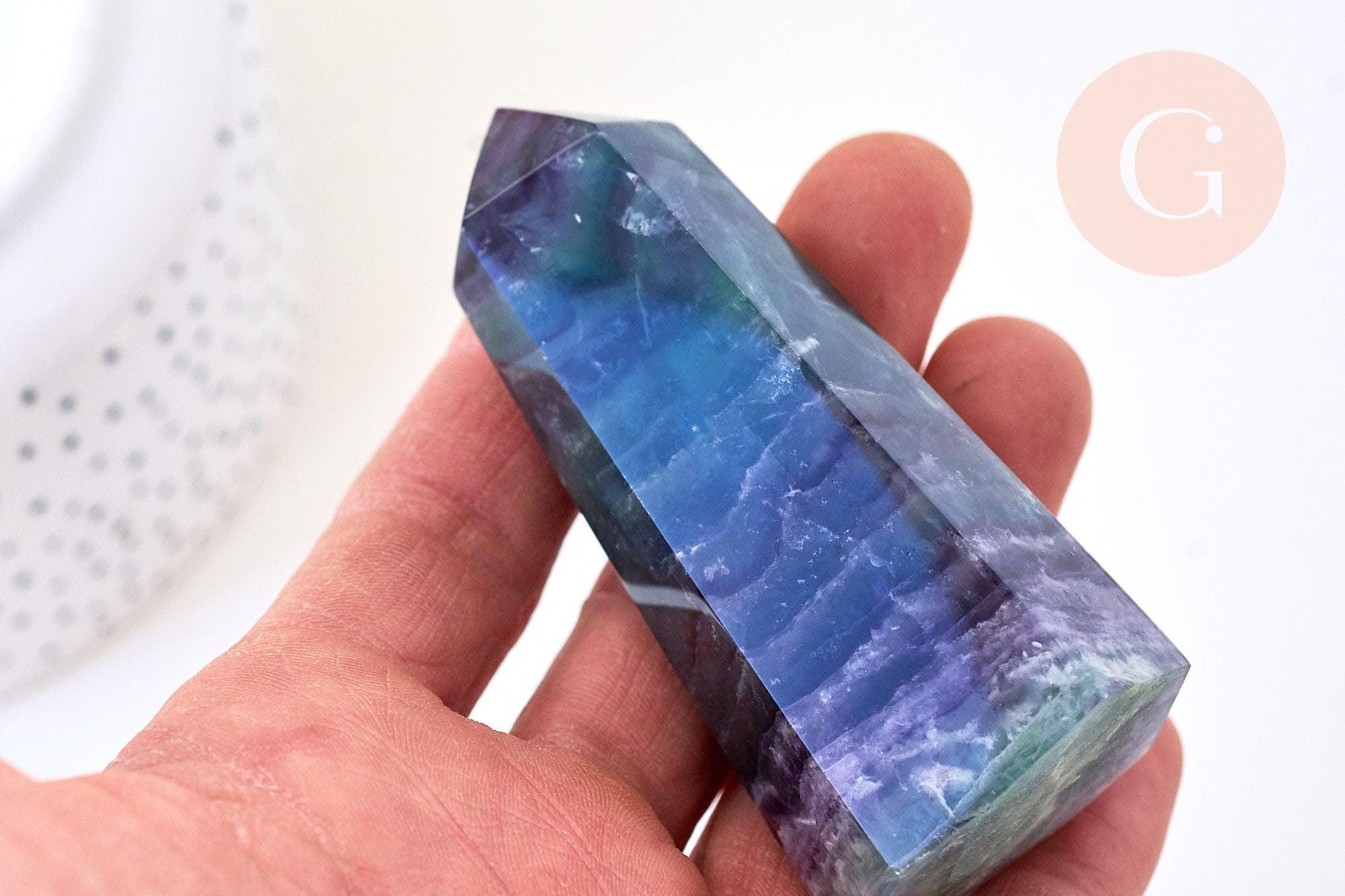 EP Pointe fluorite naturelle 8.6cm, pointe hexagonale fluorite, pierre semi-precieuse, séance lithothérapie, la pièce G6706