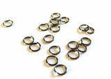 EP anneaux ronds métalgun, fournitures créatives, anneaux ouverts, fournitures noires,création bijoux, apprêts noirs,anneaux noirs,les 20, 7mm