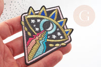 Ecusson brodé à repasser triangle oeil 86mm customisation vêtement, écusson thermocollant,patch écusson brodé, x1 G2847