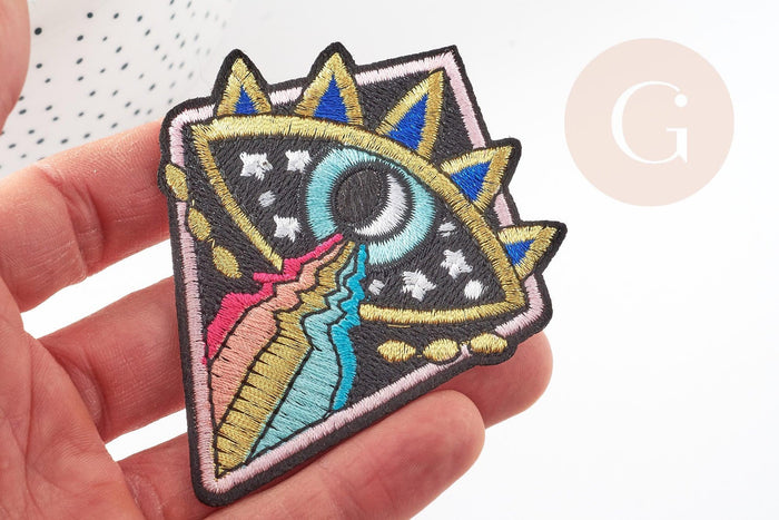 Ecusson brodé à repasser triangle oeil 86mm customisation vêtement, écusson thermocollant,patch écusson brodé, x1 G2847
