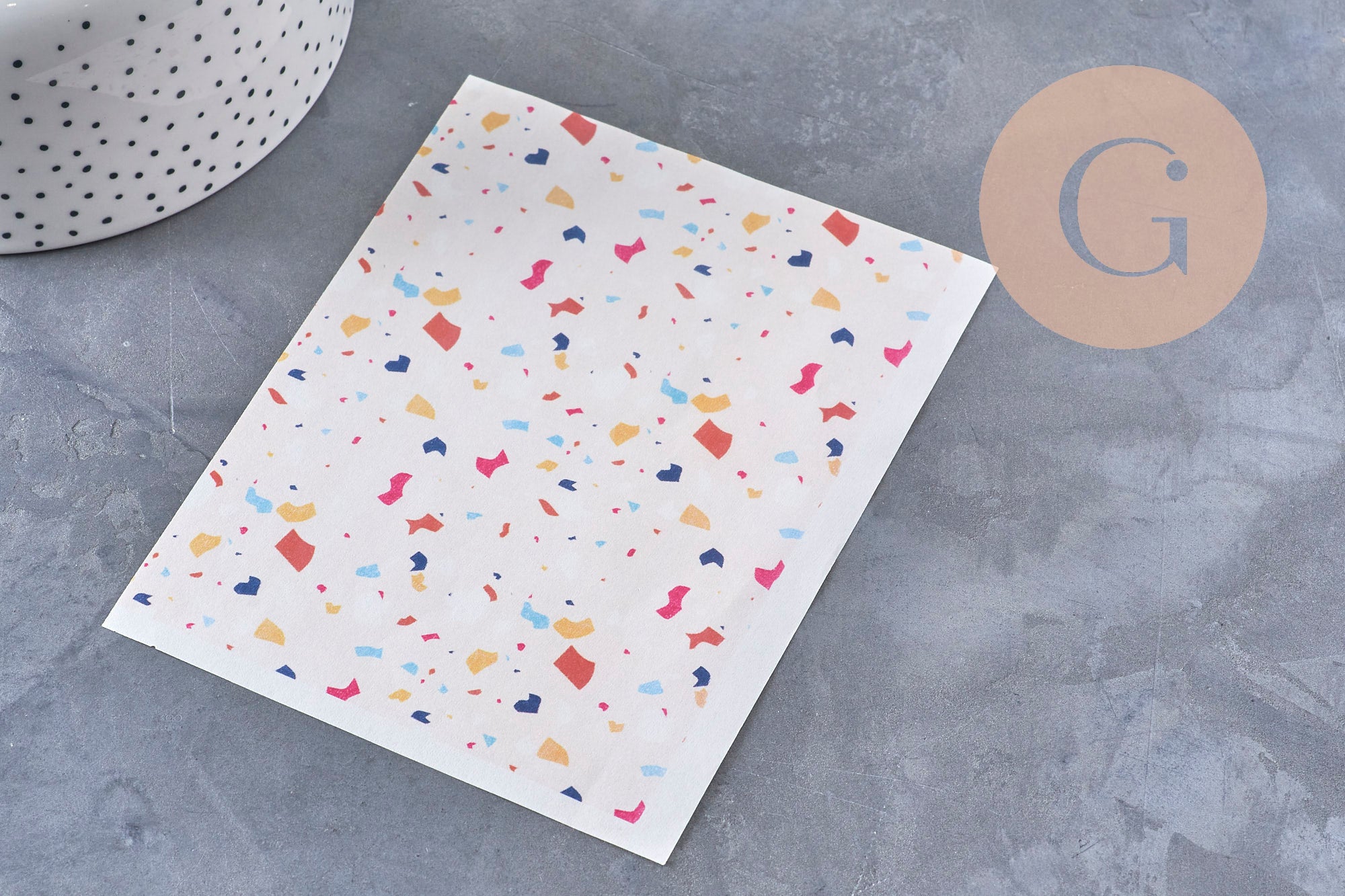 Feuille de transfert polymère – Motif Terrazzo fond rose clair 14x10 cm, x1 (G11031)