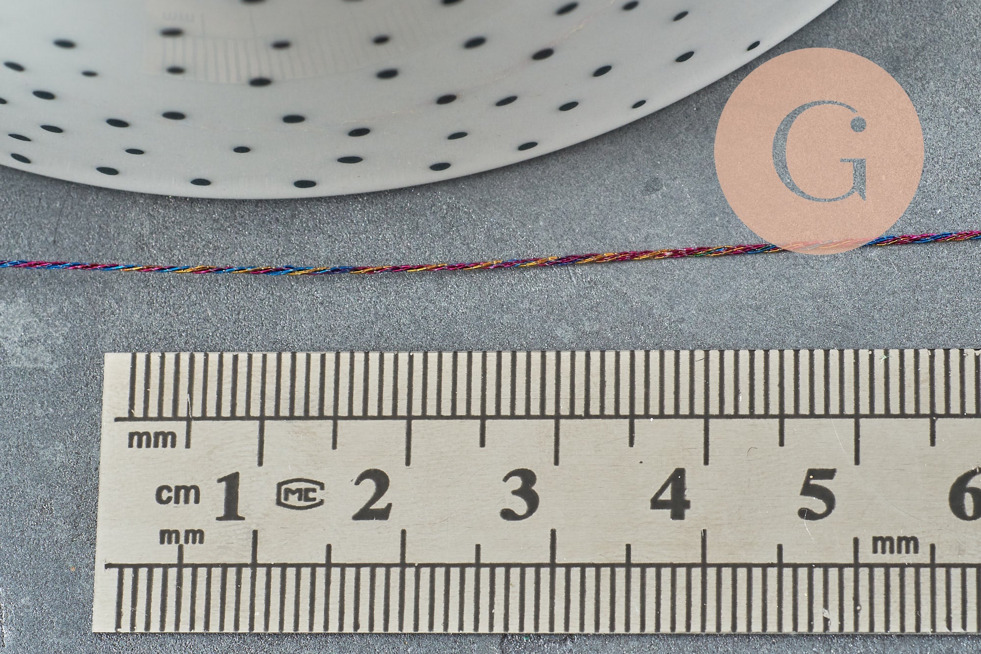 Fil polyester métallisé multicolore 0.4mm, x1 bobine de 50 mètres (G5941)