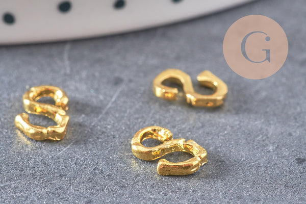Lettre à coller zamac doré,fournitures à coller pour décorer pierres et bijoux en inclusion résine,8x6mm, x 2 (G3766)