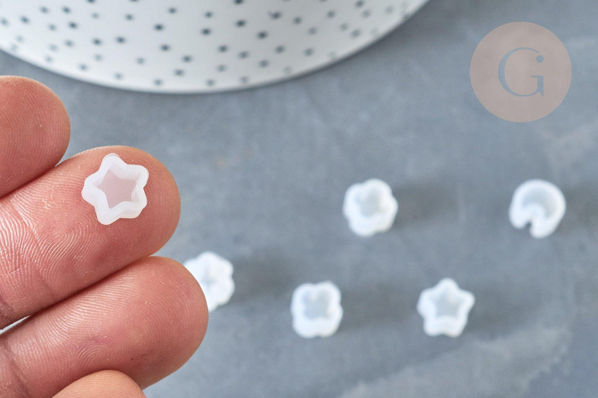 Moules petits en silicone lune, fleur pour résine 8~8.5mm, x2 (G8329)