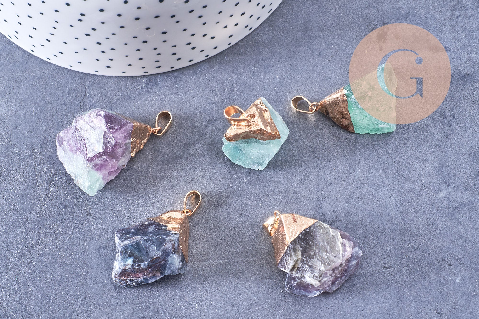 Pendentif Fluorite naturelle brute fer doré 24-25mm, x1 (G2510)