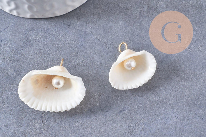 Pendentif coquillage blanc et perles d'imitation zamac doré 16-24mm, x2 (G10277)