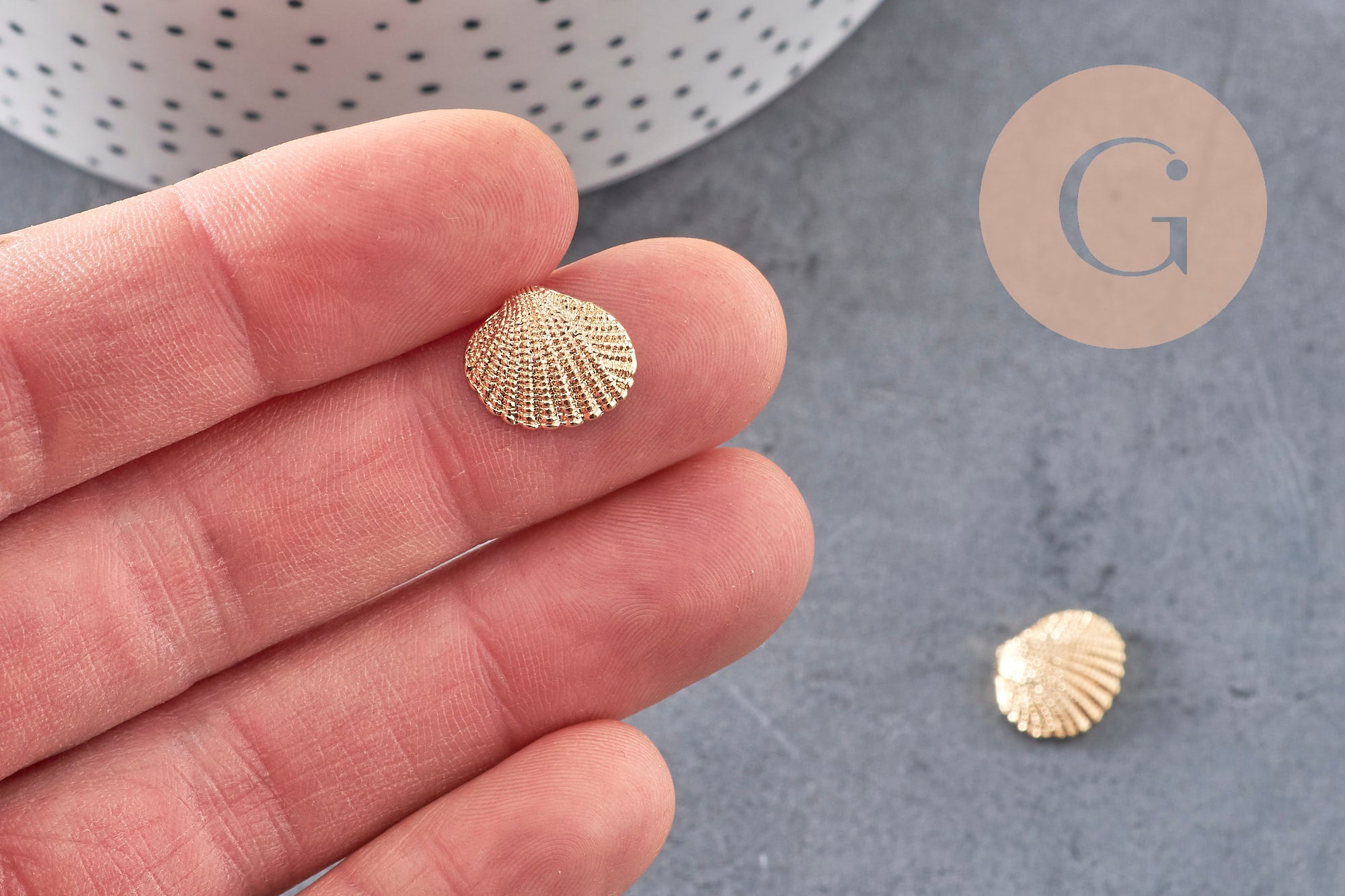 Pendentif coquillage doré 14K 13mm, x2 (G0664)