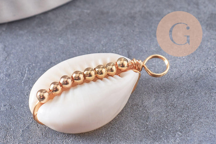 Pendentif coquillages cauri blanc naturels perles & fil dorés 24-30mm, x2 (G10318)