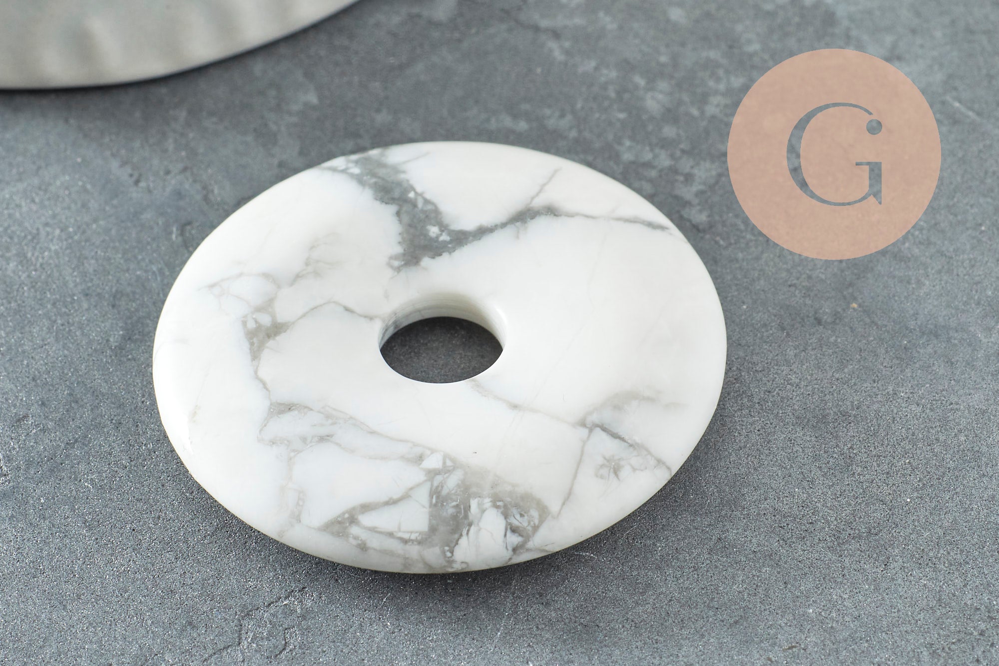 Pendentif donut howlite blanche marbrée,pendentif bijoux pierre, howlite naturelle,39-40mm, x1 (G4367)