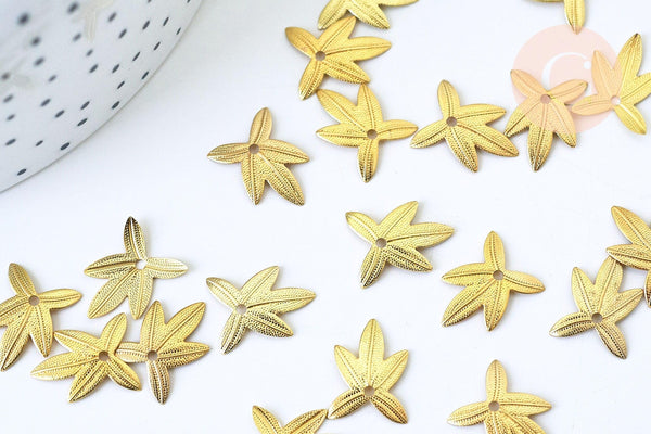 Pendentif estampe filigrane feuille érable laiton doré 14.5x11mm, Pendentif très fin et léger pour création de bijoux, x10 (G5978)