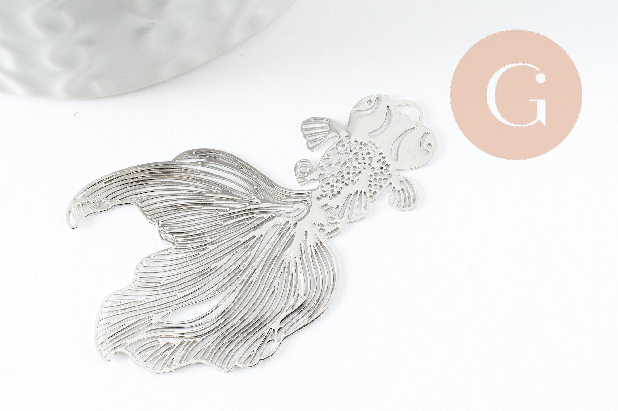 Pendentif estampe filigrane poisson japonais laiton argenté 48mm, x2 (G3693)