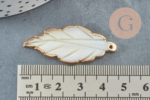 Pendentif feuille nacre naturelle support doré 34-45mm, x1 (G3116)