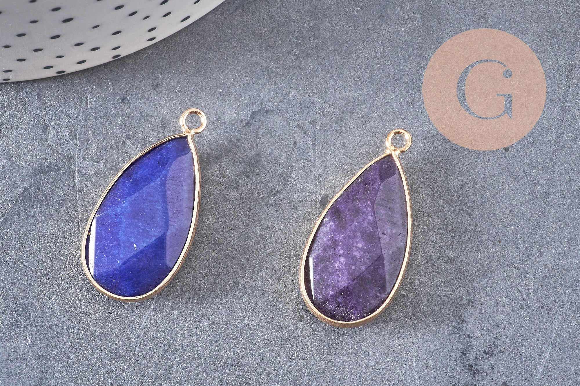 Pendentif goutte jade violet clair ou foncé doré, pendentif jade, pendentif pierre,jade naturel, jade teinté bleu,33mm, x1 G0963