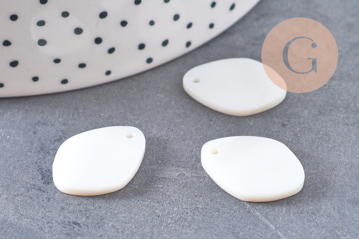 Pendentif goutte ovale nacre blanche 15mm naturelle, x 10 (G5902)
