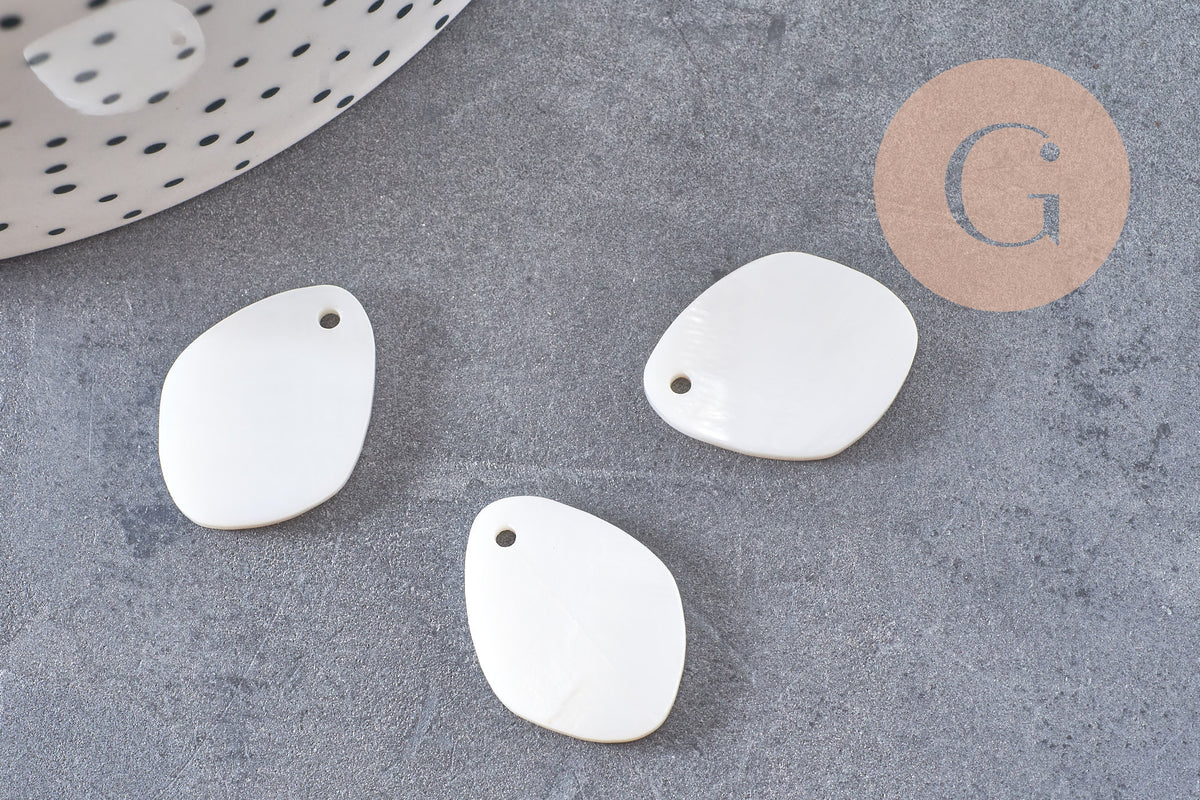 Pendentif goutte ovale nacre blanche 15mm naturelle, x 10 (G5902)
