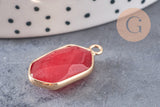 Pendentif hexagone jade naturel rouge laiton doré 25mm, x1 (G1870)