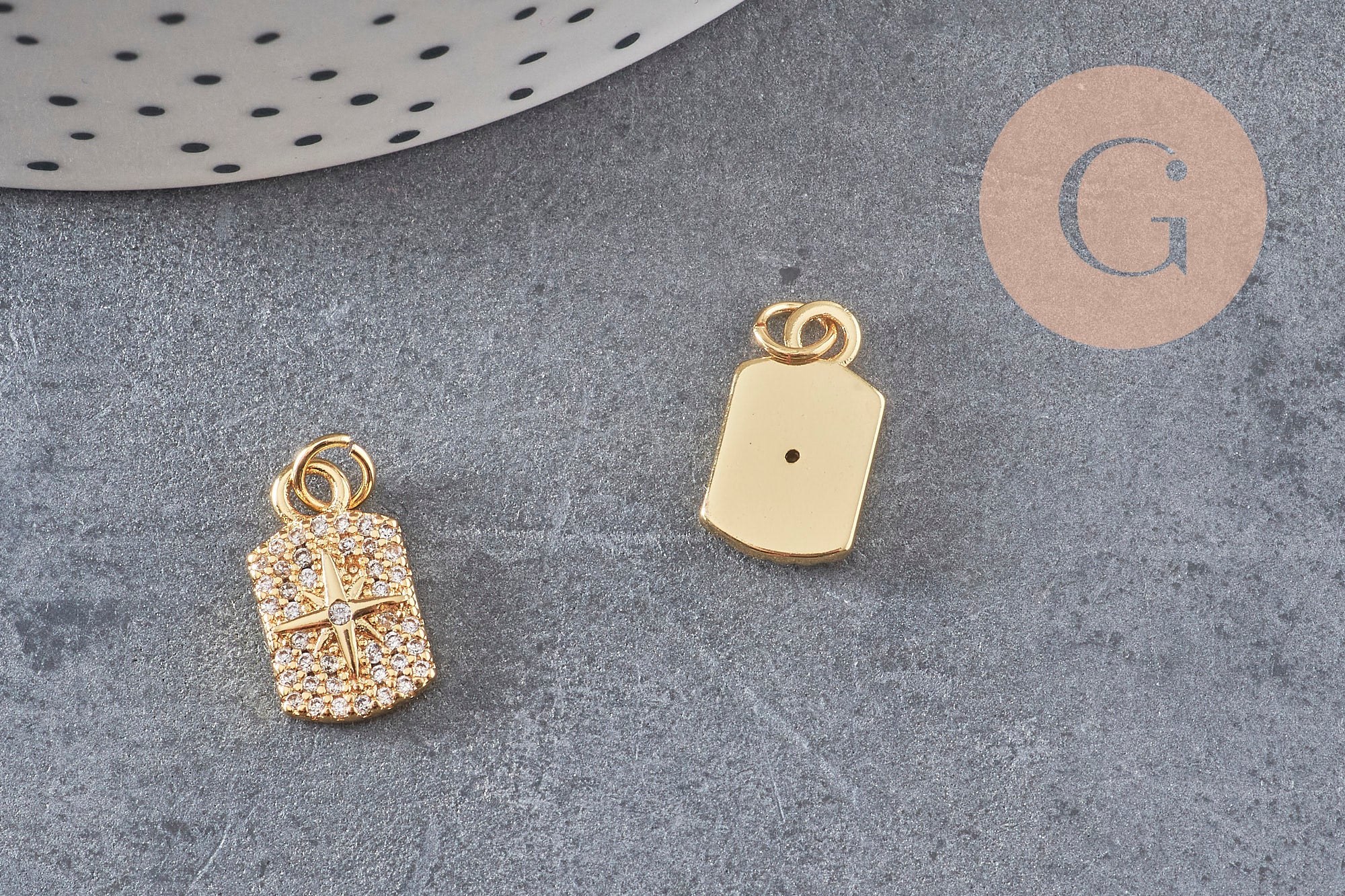 Pendentif médaille rectangle étoile laiton doré zircons, un pendentif doré avec cristaux pour création bijoux,14.5mm, x1 (G3484)