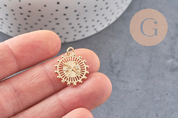 Pendentif médaille ronde flèches laiton doré 18K zircons, un pendentif doré avec cristal pour création bijoux,18.5mm, x1 (G3556)