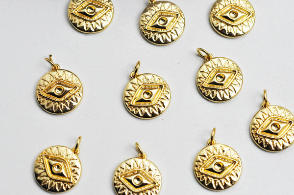 Pendentif médaille ronde oeil laiton doré 18K texturé 15.5mm, un pendentif doré sans nickel pour la création, x1 G4654