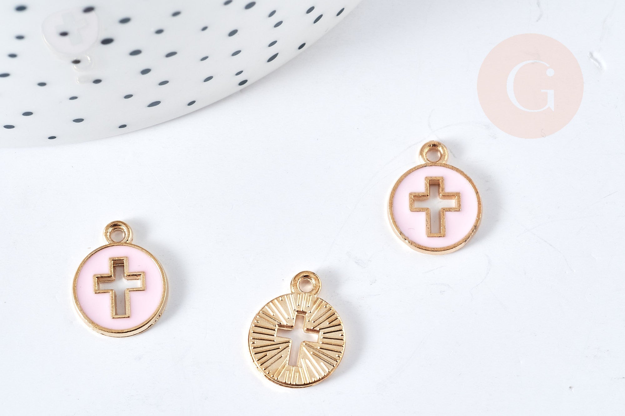 Pendentif rond croix zamac doré émail rose 15mm,pendentif doré pour création de bijoux, x5 (G8417)