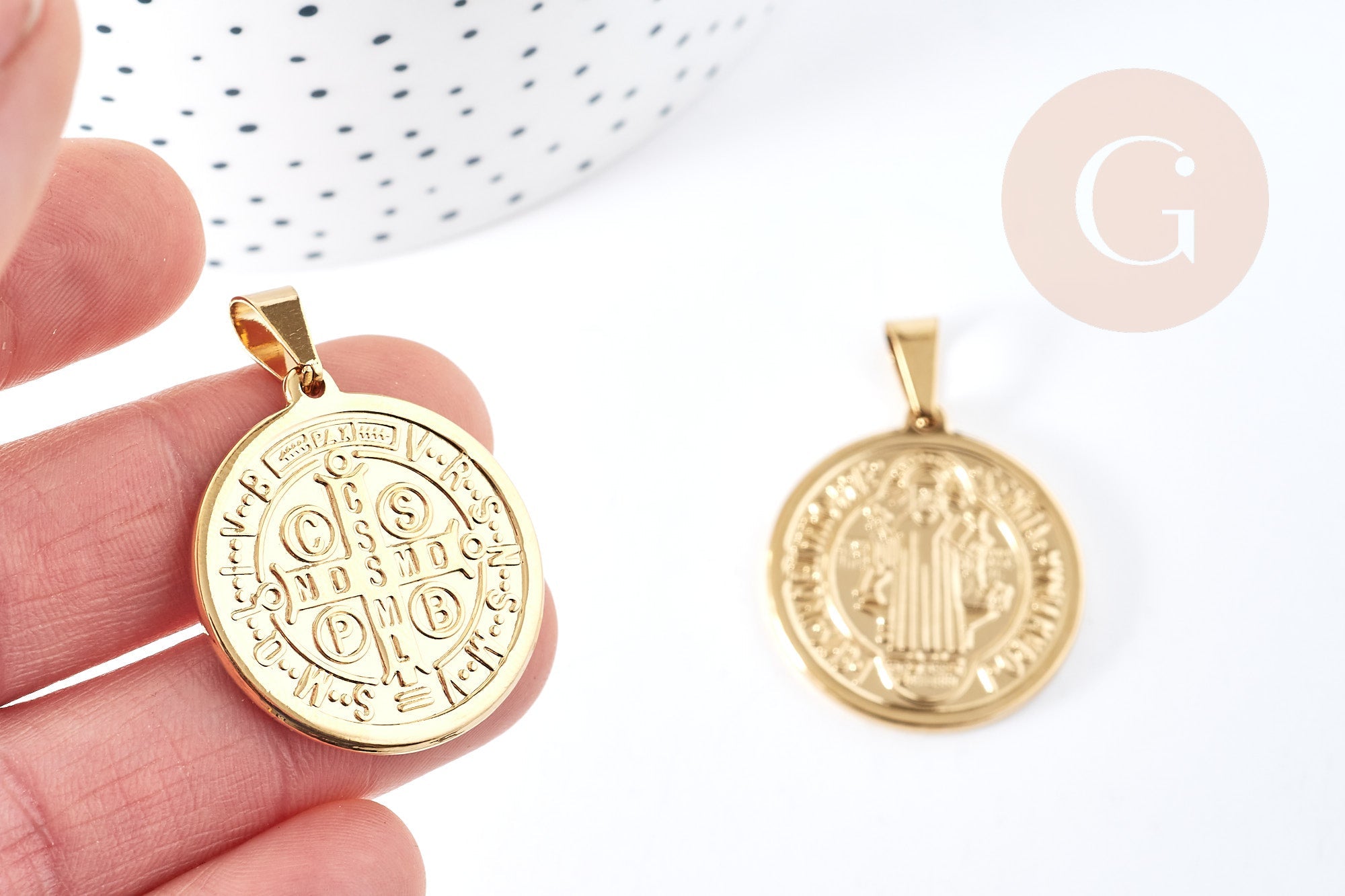 Pendentif saint Benoit acier 304 inoxydable doré 31mm, x1 (G8740)