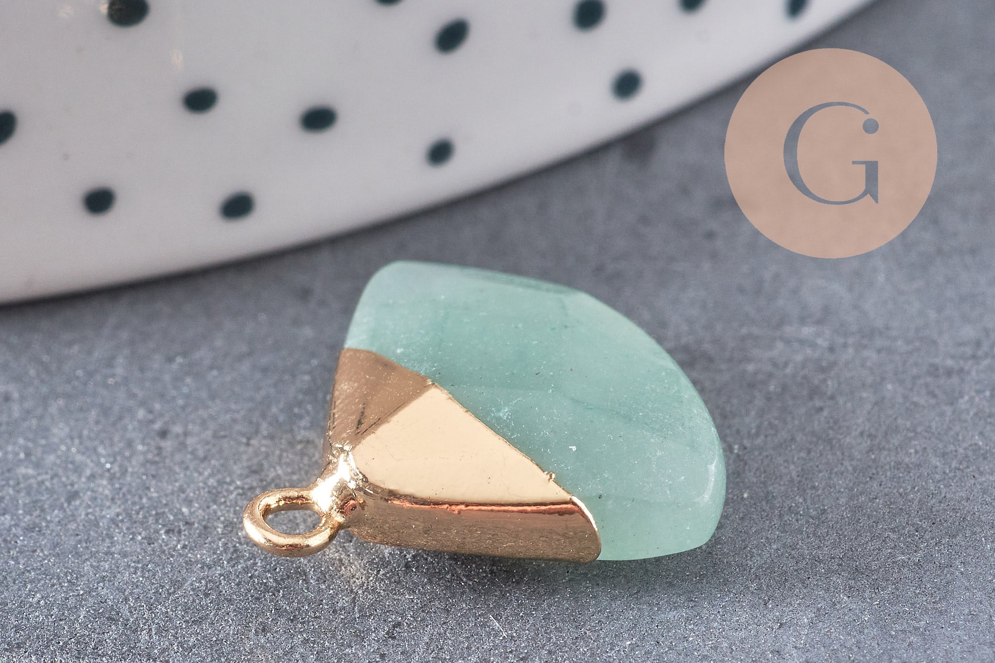 Pendentif triangle aventurine verte naturelle facettes 20mm, x1, G2997