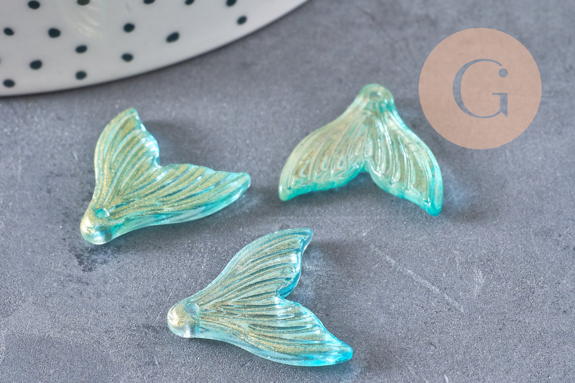 Pendentif verre turquoise queue de poisson 19x19.5mm, x10 (G6290)