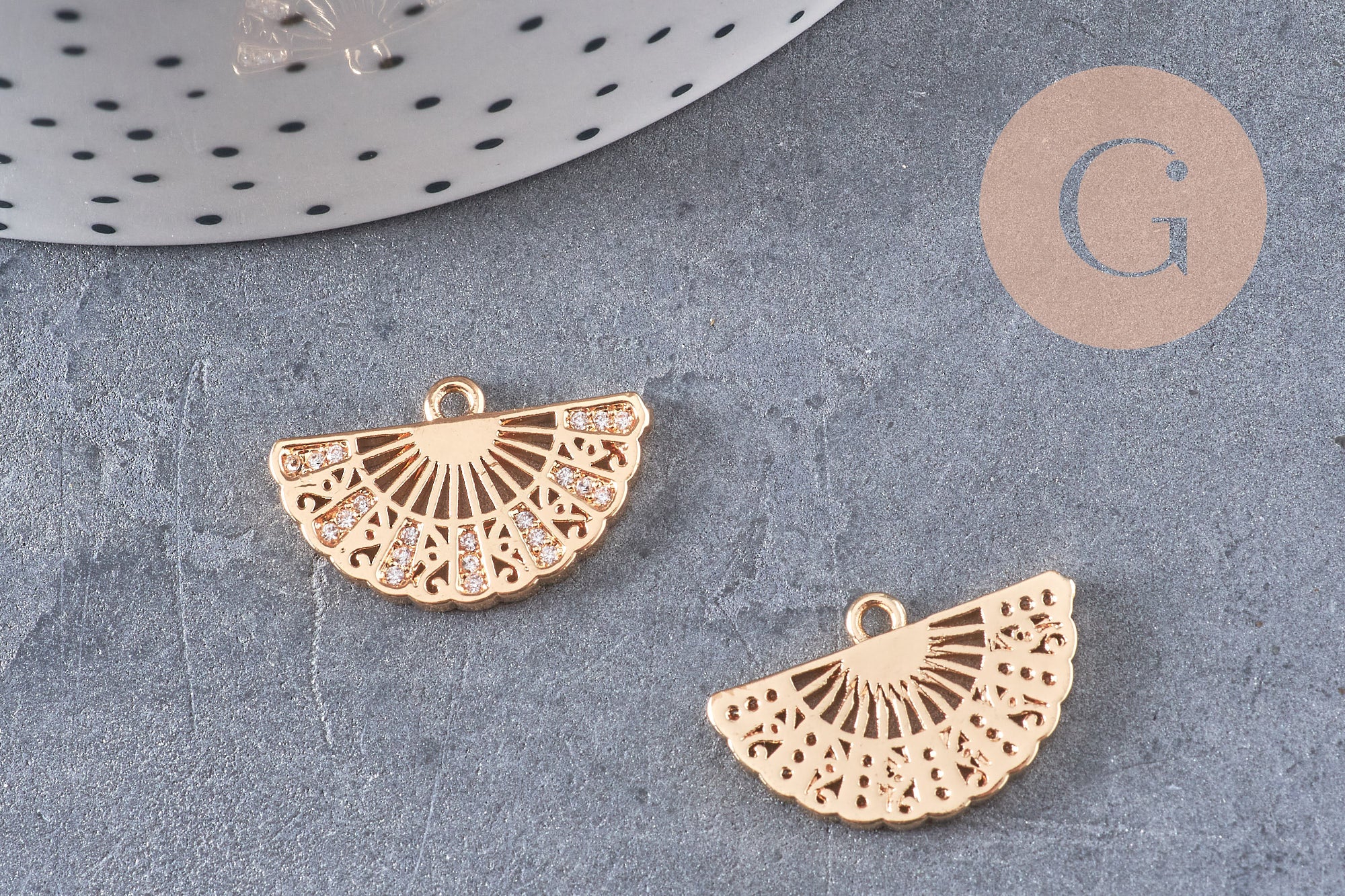 Pendentifs éventail en laiton laiton doré 18K zircon 14mm, un adorable pendentif pour la création de bijoux DIY, x1 (G5980)