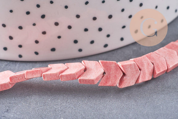 Perle agate naturelle teintée corail rouge forme V 8mm, pierre naturelle, fil de 38cm, x1 (G7068)