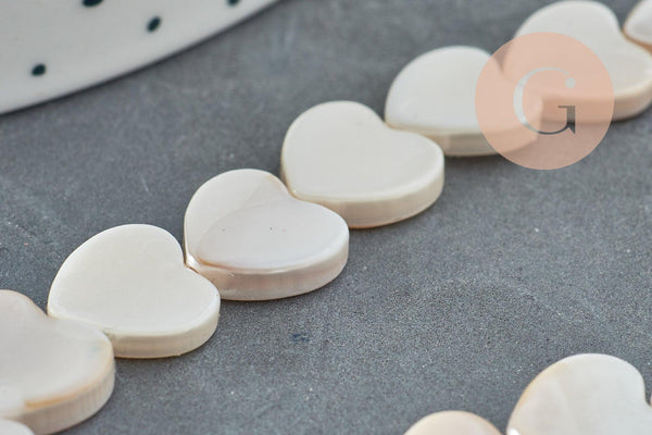 Perle coeur nacre blanche naturelle 10mm , x1 fil de 40cm (G5849)
