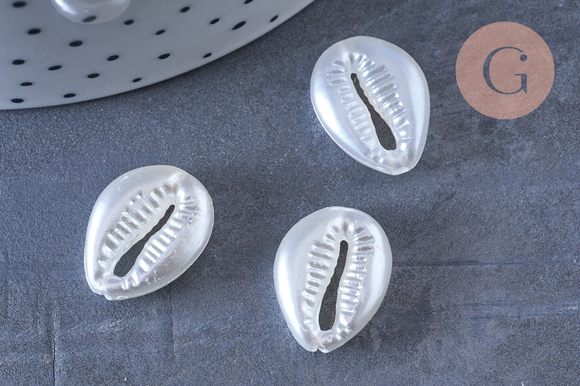 Perle coquillage cauri plastique blanc nacré 18mm, x10 perles (G6434)