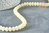 Perle jade jaune clair, pierre, 8x6mm, fil de 40cm, x1 (G7334)