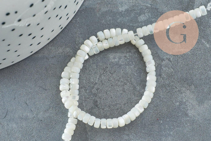 Perle nacre blanche naturelle heishi 2x4mm, x1 fil de 20cm (G4475)