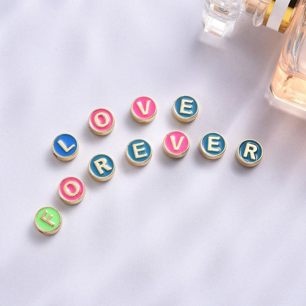 Perle ronde zamac doré initiale émail multicolore 8mm, x1 (G4296)