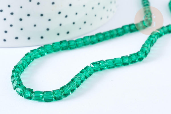 Perles Cube verre vert foncé 4mm, verre, le fil de 43cm, x1 (G7539)