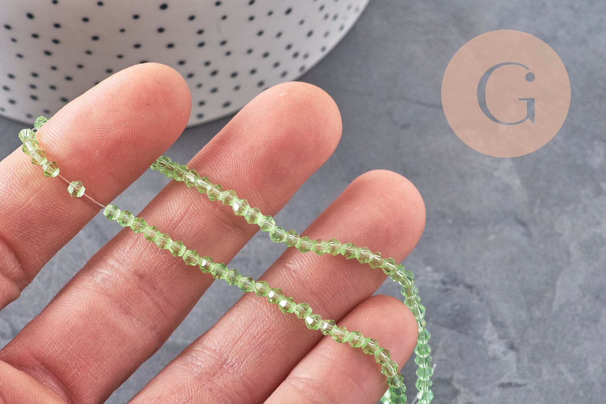 Perles cristal toupies à facette vert transparent 3-3.3mm, x1 fil de 38cm (G11111)
