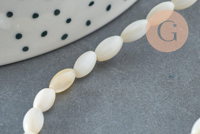 Perles grain de riz nacre naturelle blanche 8mm, x1 fil de 38cm (G0770)