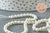 Perles rondes coquillage naturel blanche nacrées 4mm, x1 fil de 40cm (G10132)
