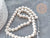 Perles rondes coquillage naturel blanche nacrées 8mm, x1 fil de 40cm (G9058)