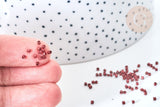 Perles tube verre rouge bordeau métallisé mat façon Delica miyuki, x1 sachet de 8g (G7779)